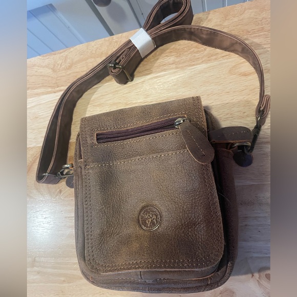 Unbranded Handbags - Classic Brown Leather Messenger Bag with Minimalist Design Small 9”x7”